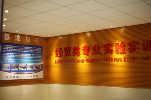 进实验室(图4)
